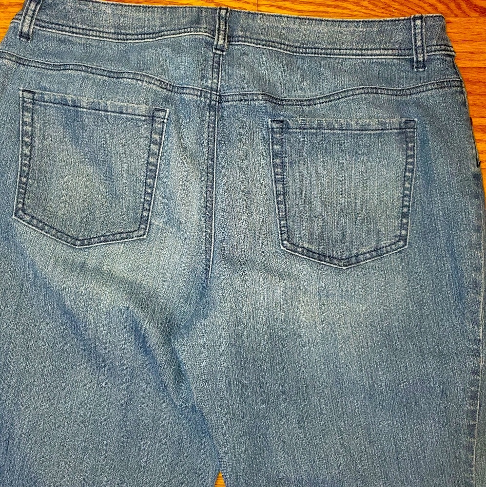 SALE! Chico's Ladies Jeans - Picture 3 of 8
